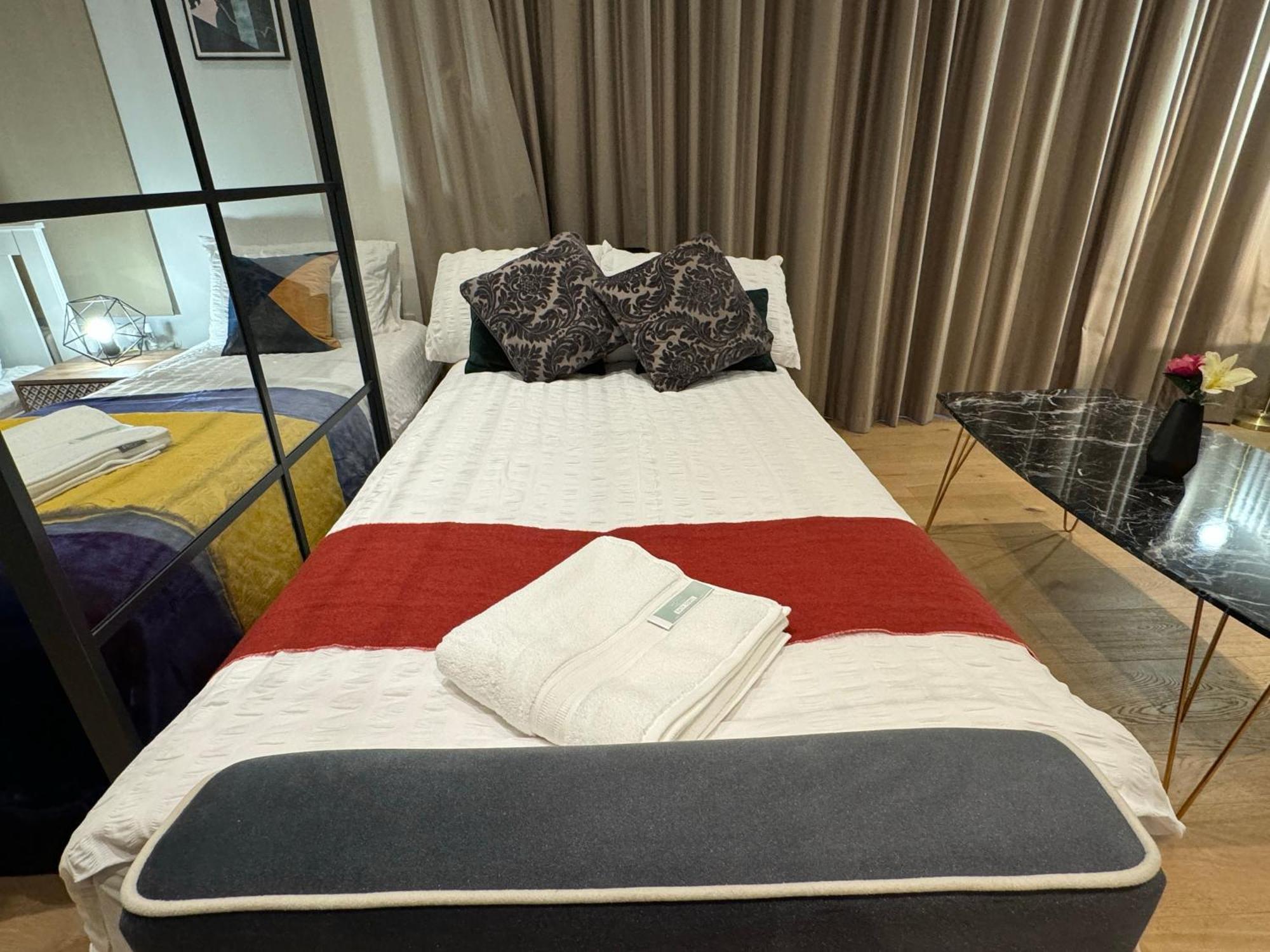 Amazing Cosy Apartment, Next To O2 Arena And Close To London Excel, Secure Parking Eksteriør bilde